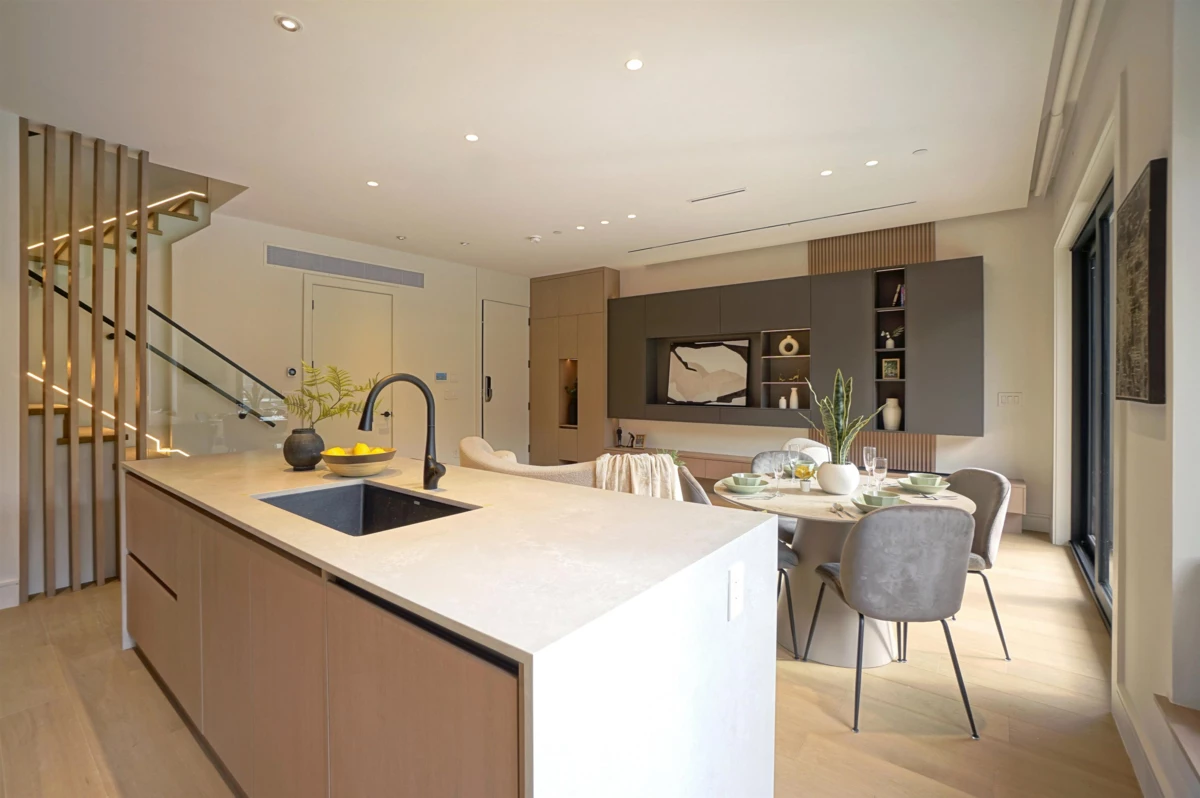 Breakfast Nook Photo of 2 3460 W 14th Avenue, Vancouver, BC