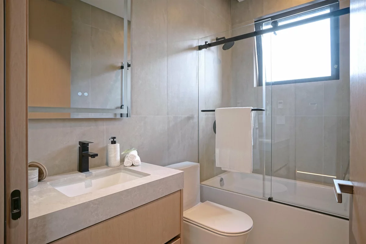 Guest Bathroom Photo of 2 3460 W 14th Avenue, Vancouver, BC