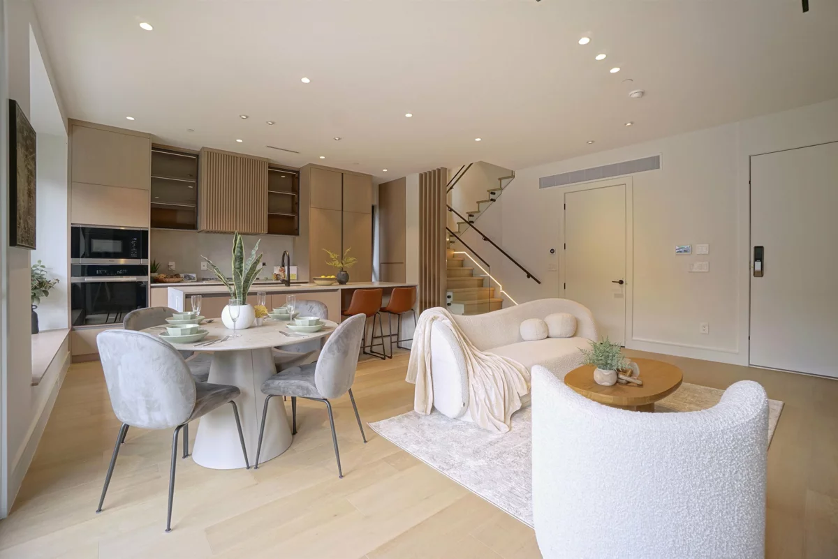 Primary Bathroom Photo of 2 3460 W 14th Avenue, Vancouver, BC