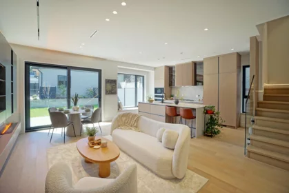 Dining Area Photo of 2 3460 W 14th Avenue, Vancouver, BC