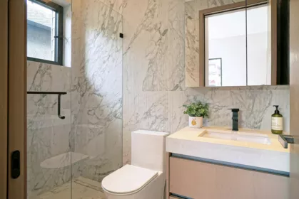 Guest Bathroom Photo of 2 3460 W 14th Avenue, Vancouver, BC