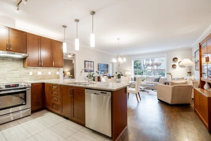 104 6480 194 Street, Surrey, BC, Surrey — Apartment/Condo for sale