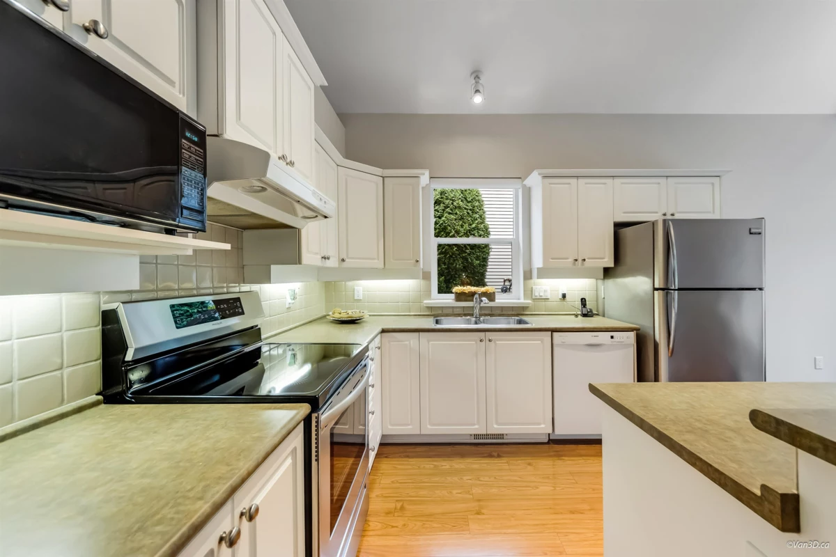 Walk-In Closet Photo of 43 3500 144 Street, Surrey, BC