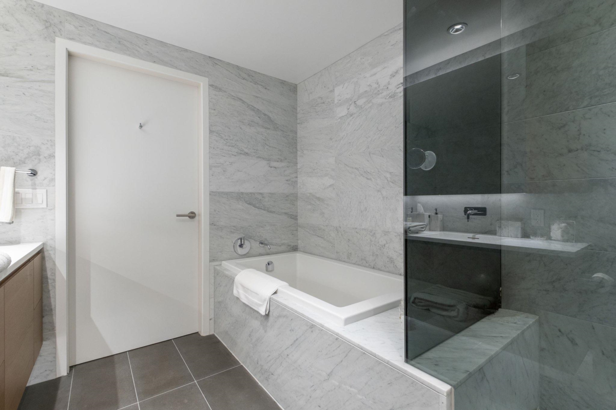 Backyard Photo of 5205 1289 Hornby Street, Vancouver, BC