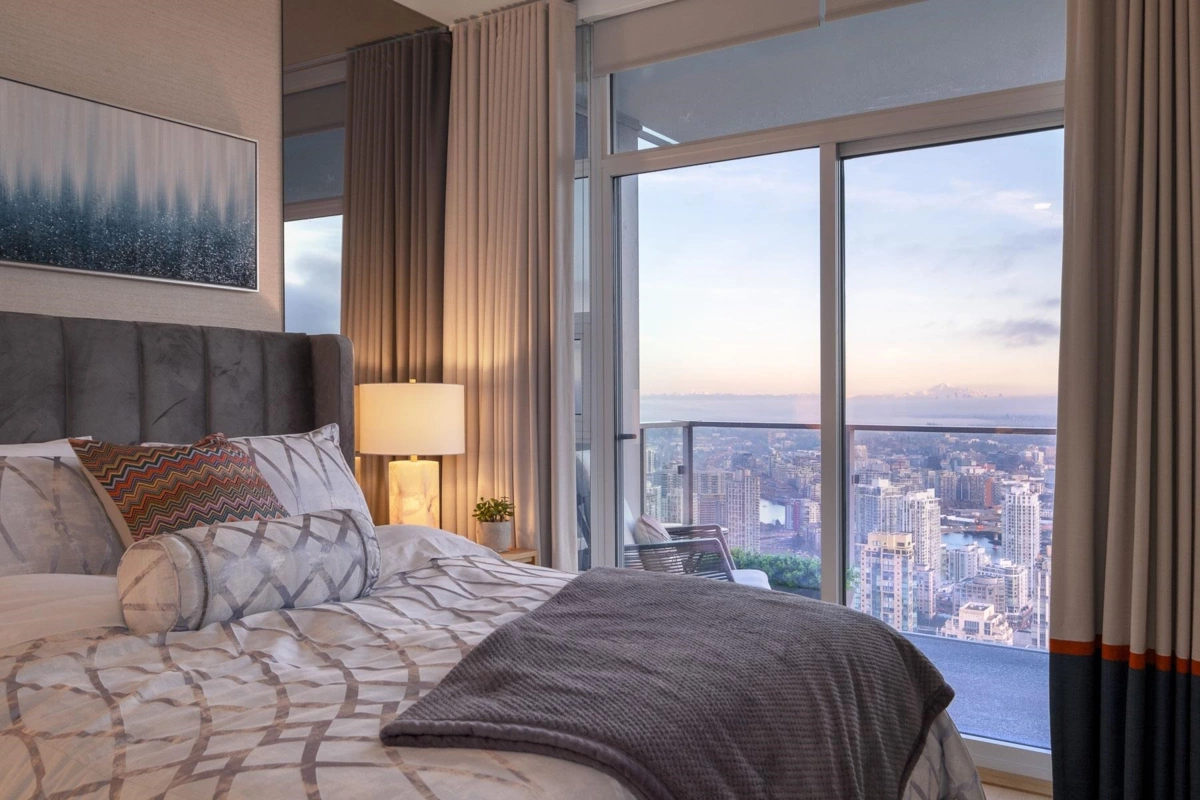 Hallway Photo of 5205 1289 Hornby Street, Vancouver, BC