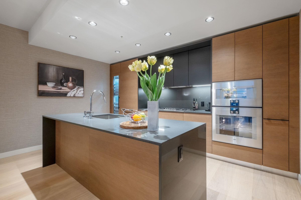 Loft / Bonus Room Photo of 5205 1289 Hornby Street, Vancouver, BC