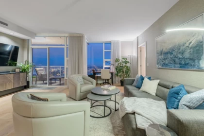 5205 1289 Hornby Street, Vancouver, BC