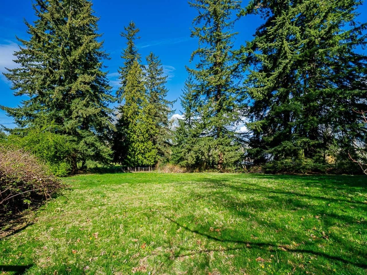 Entry Foyer Photo of 18495 Avenue, Surrey, BC