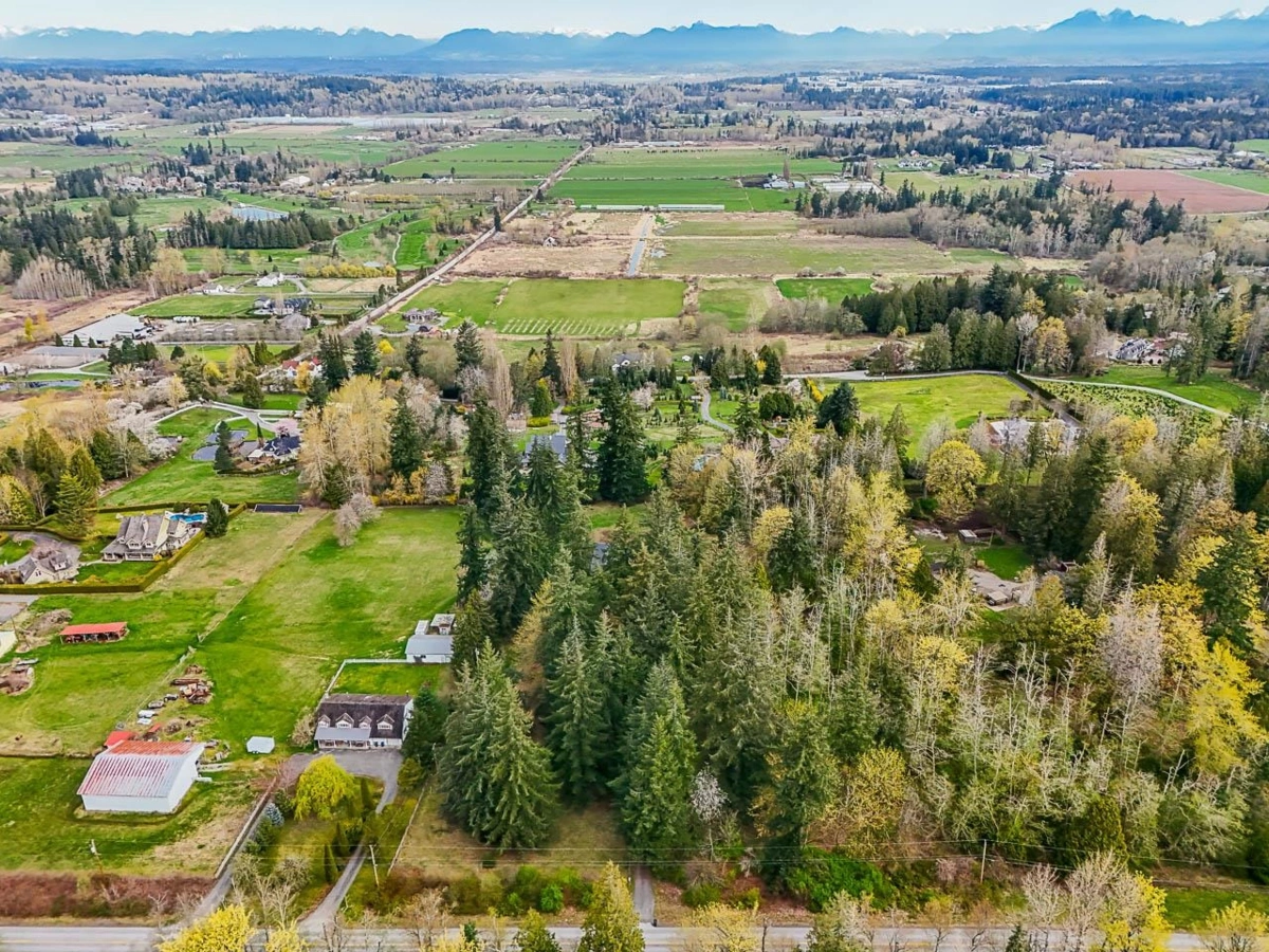 Kitchen Photo of 18495 Avenue, Surrey, BC