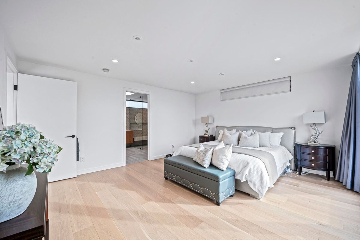 Walk-In Closet Photo of 4275 Chelsea Crescent, North Vancouver, BC