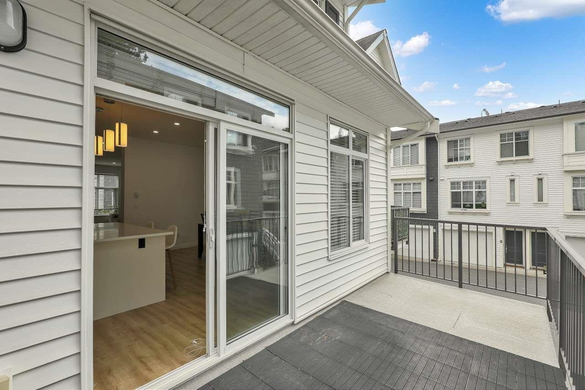 Hallway Photo of 8 10433 158 Street, Surrey, BC
