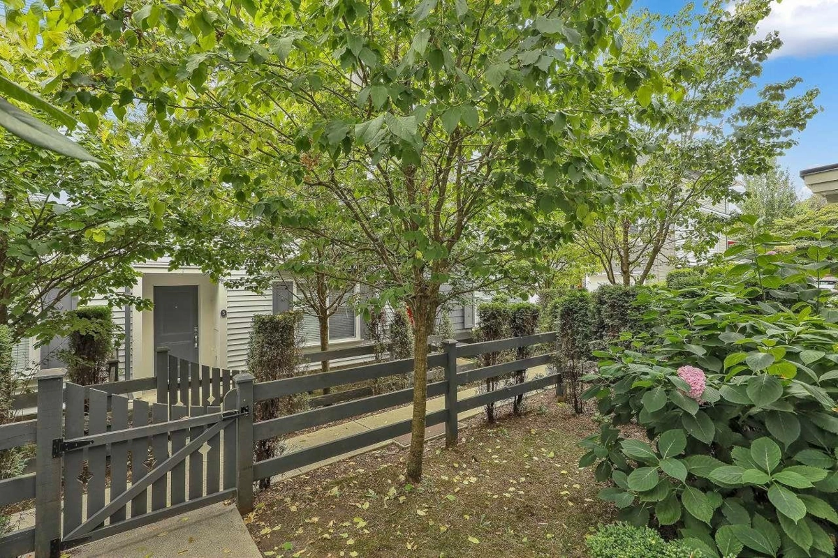 Swimming Pool Photo of 8 10433 158 Street, Surrey, BC