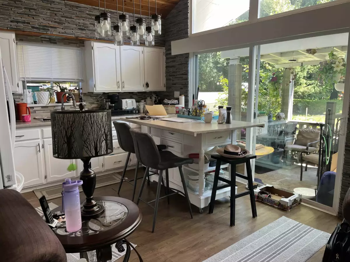 Kitchen Island Photo of 50964 O'byrne Road, Chilliwack, BC