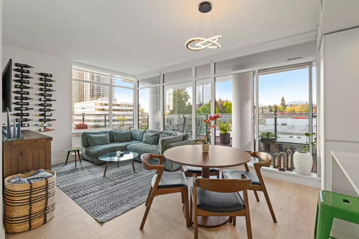 Family Room Photo of 504 2181 Madison Avenue, Burnaby, BC