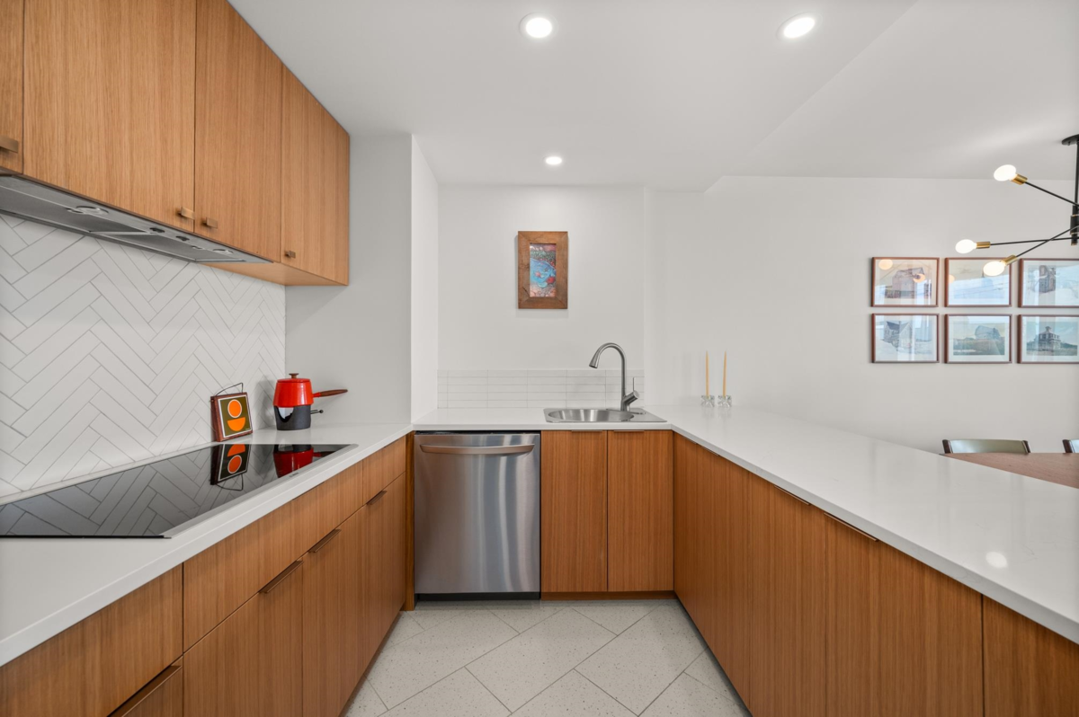 Kitchen Island Photo of 102 2135 Argyle Avenue, West Vancouver, BC