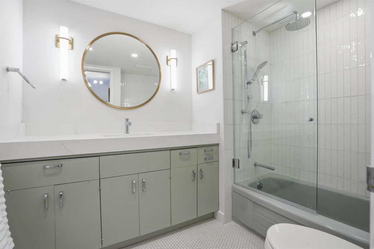 Primary Bathroom Photo of 102 2135 Argyle Avenue, West Vancouver, BC