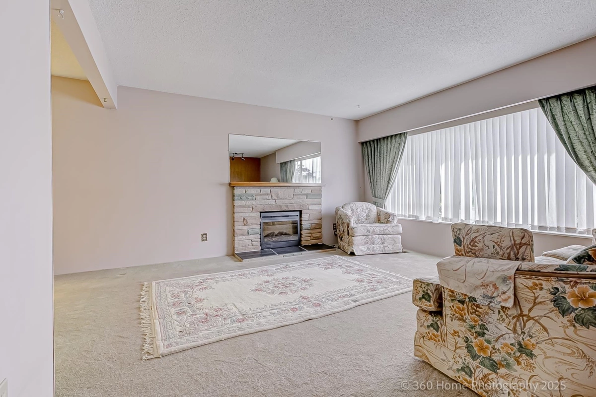 Dining Area Photo of 11515 97a Avenue, Surrey, BC