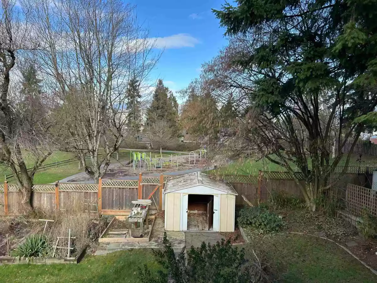 Walk-In Closet Photo of 11515 97a Avenue, Surrey, BC