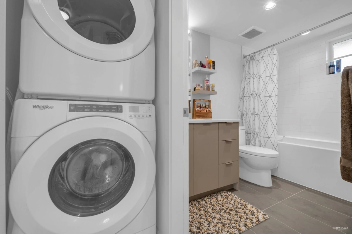 Powder Room Photo of 7901 Oak Street, Vancouver, BC