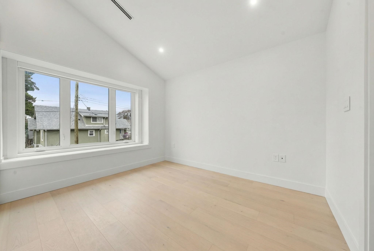 Entry Foyer Photo of 3483 Adanac Street, Vancouver, BC