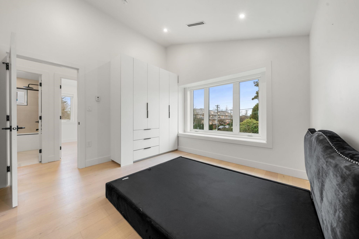 Hallway Photo of 3483 Adanac Street, Vancouver, BC