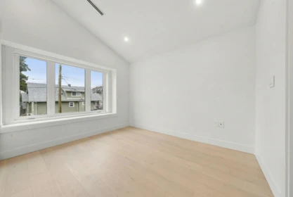Entry Foyer Photo of 3483 Adanac Street, Vancouver, BC