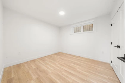 Hot Tub / Spa Photo of 3483 Adanac Street, Vancouver, BC