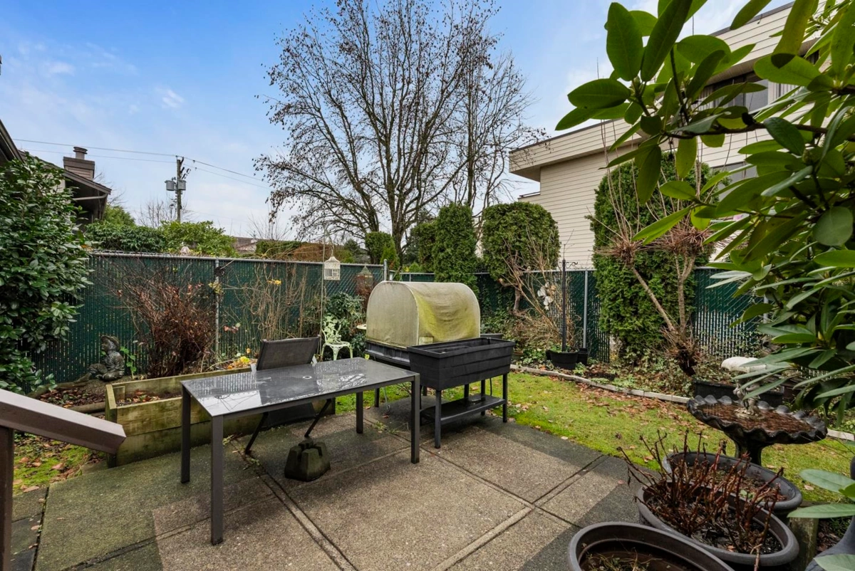 Backyard Photo of 4 32925 George Ferguson Way, Abbotsford, BC