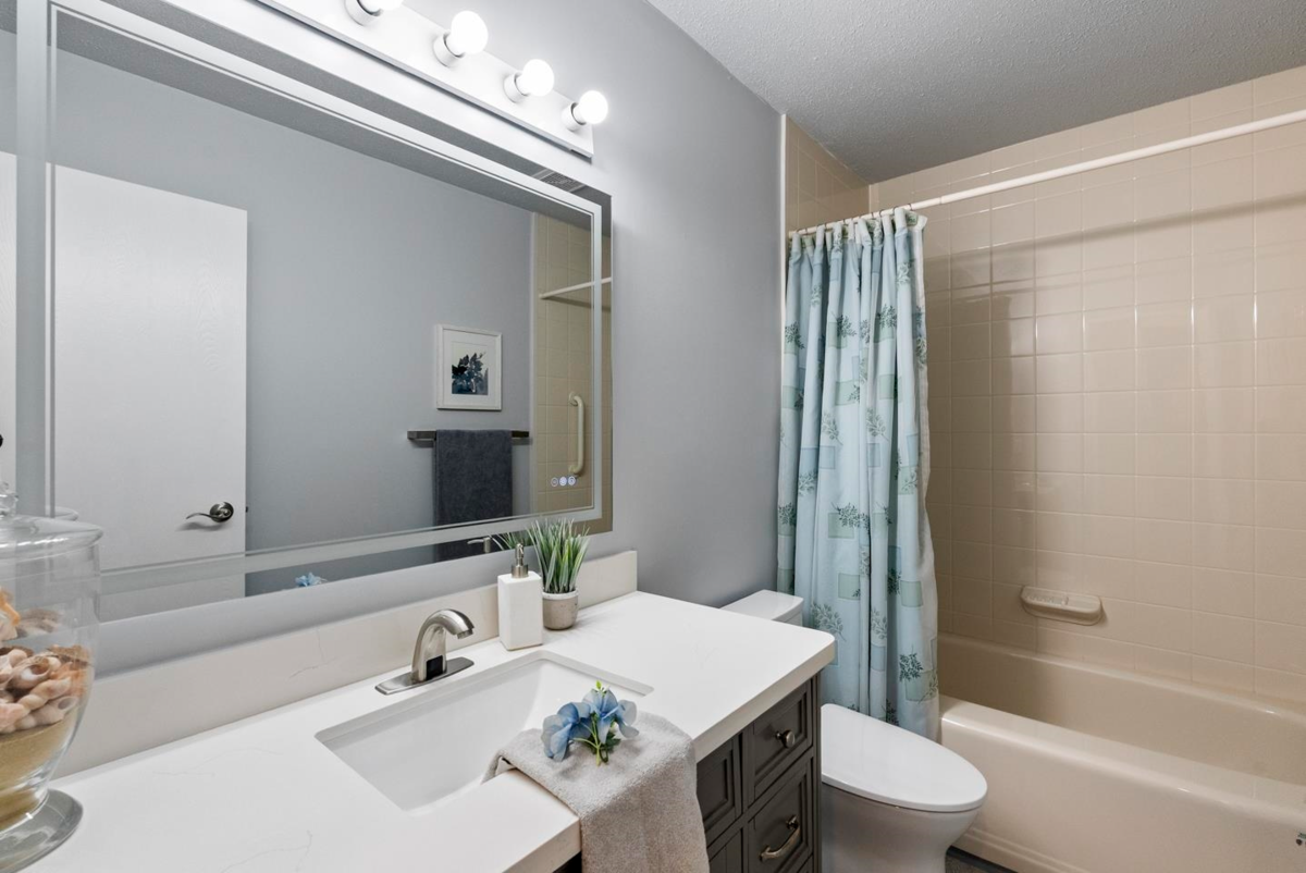 Bedroom 4 Photo of 4 32925 George Ferguson Way, Abbotsford, BC