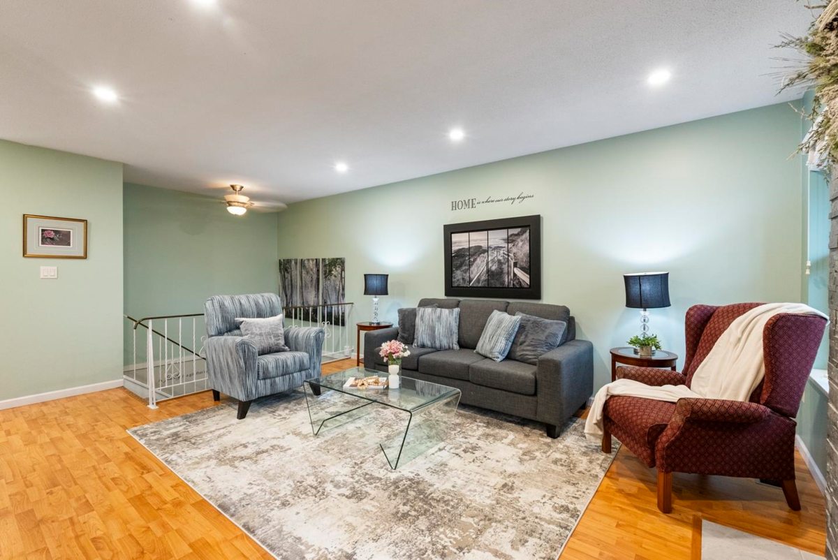 Dining Area Photo of 4 32925 George Ferguson Way, Abbotsford, BC