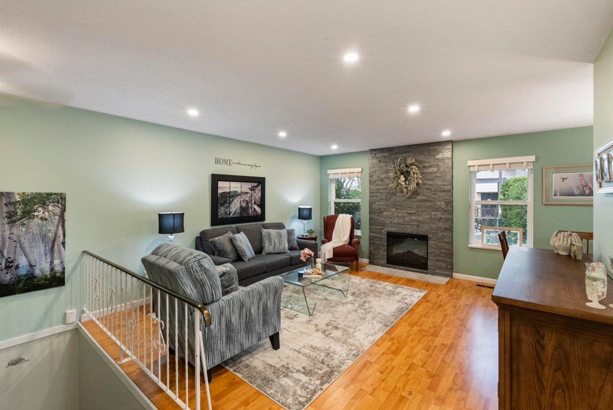 Exterior Rear Photo of 4 32925 George Ferguson Way, Abbotsford, BC