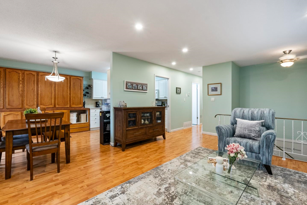 Family Room Photo of 4 32925 George Ferguson Way, Abbotsford, BC