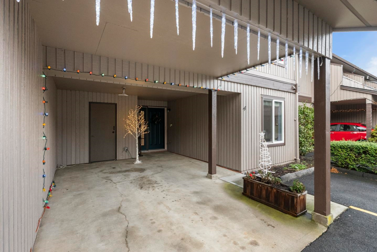 Garden / Landscaping Photo of 4 32925 George Ferguson Way, Abbotsford, BC