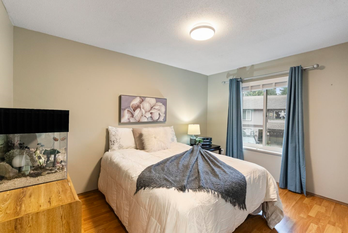 Guest Bathroom Photo of 4 32925 George Ferguson Way, Abbotsford, BC
