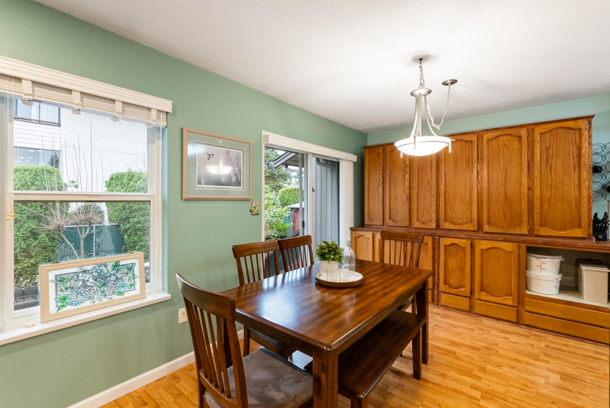 Kitchen Island Photo of 4 32925 George Ferguson Way, Abbotsford, BC