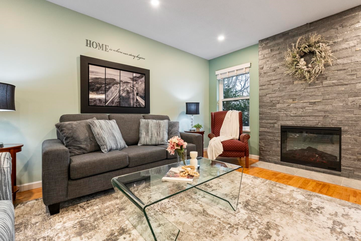 Kitchen Photo of 4 32925 George Ferguson Way, Abbotsford, BC