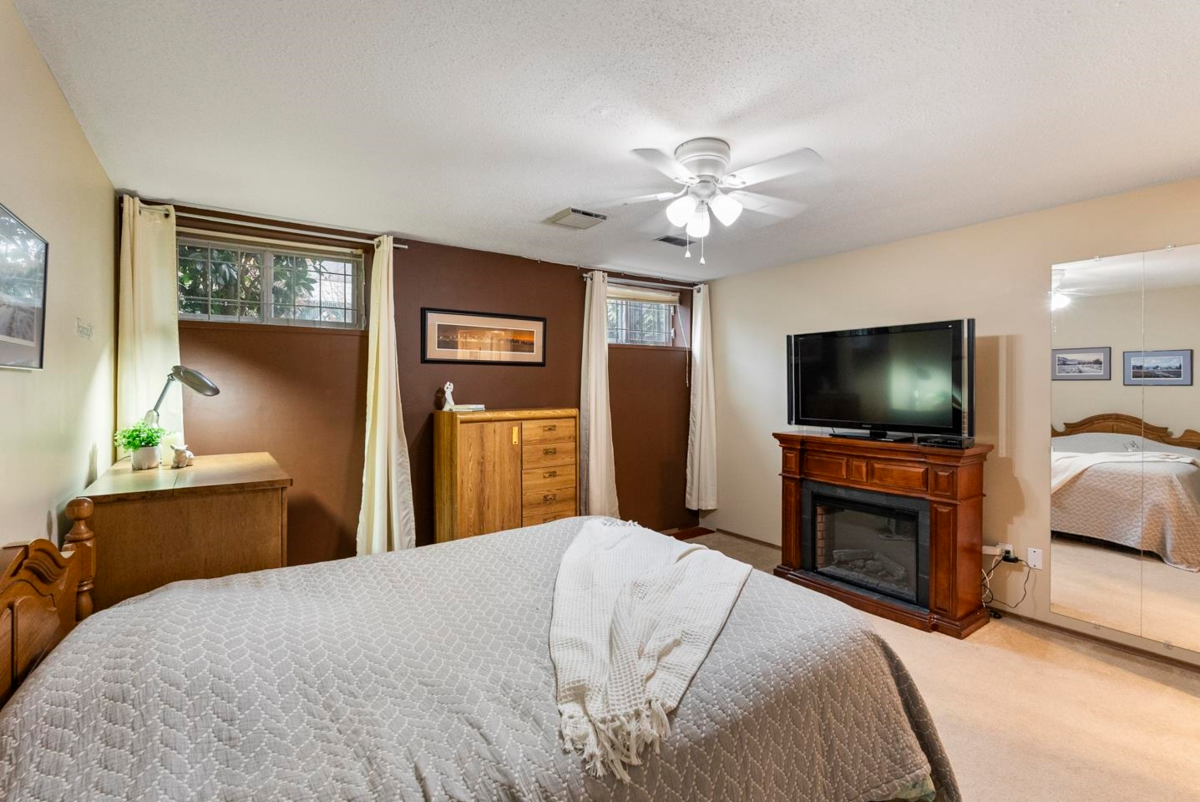 Laundry Room Photo of 4 32925 George Ferguson Way, Abbotsford, BC