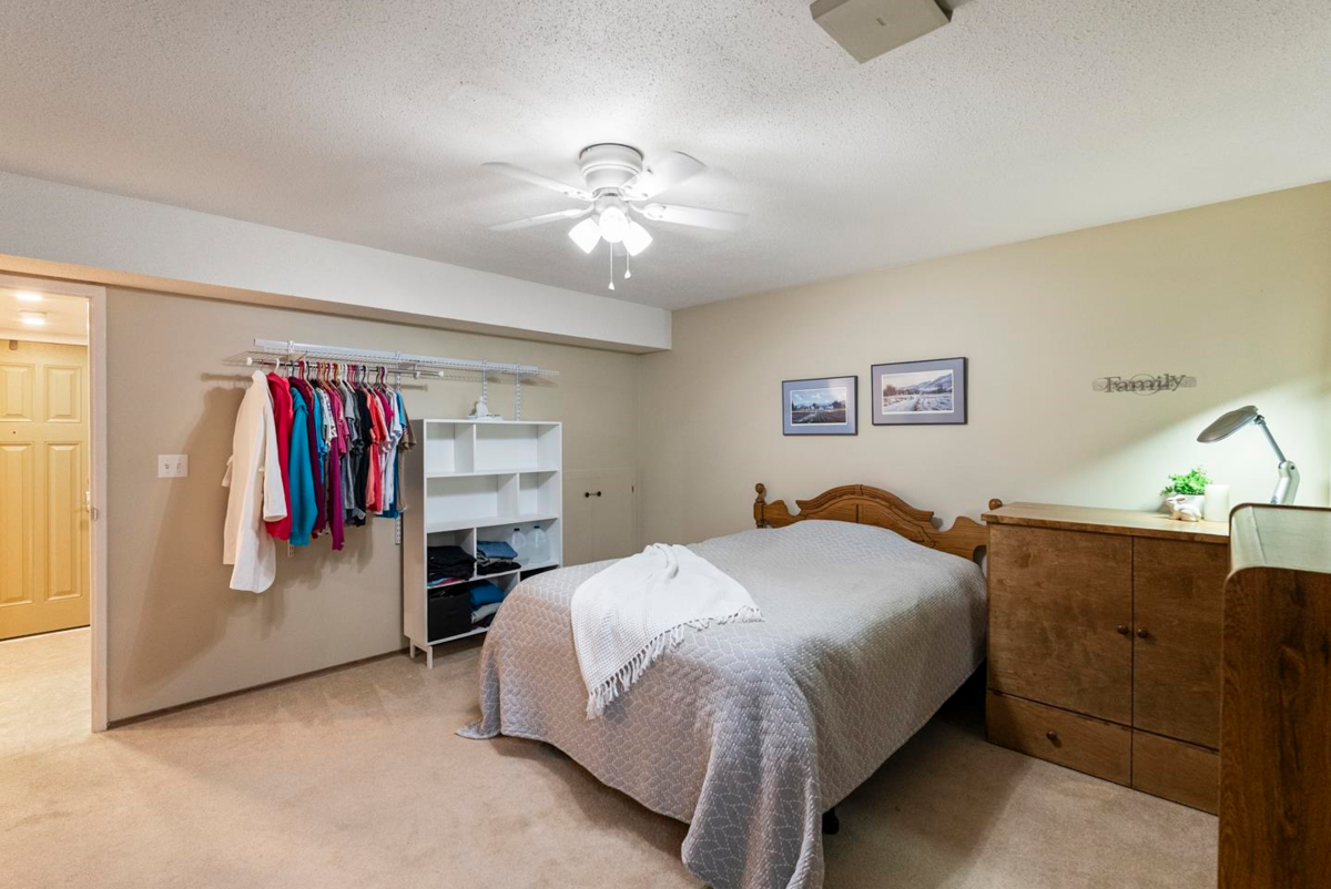 Mudroom Photo of 4 32925 George Ferguson Way, Abbotsford, BC