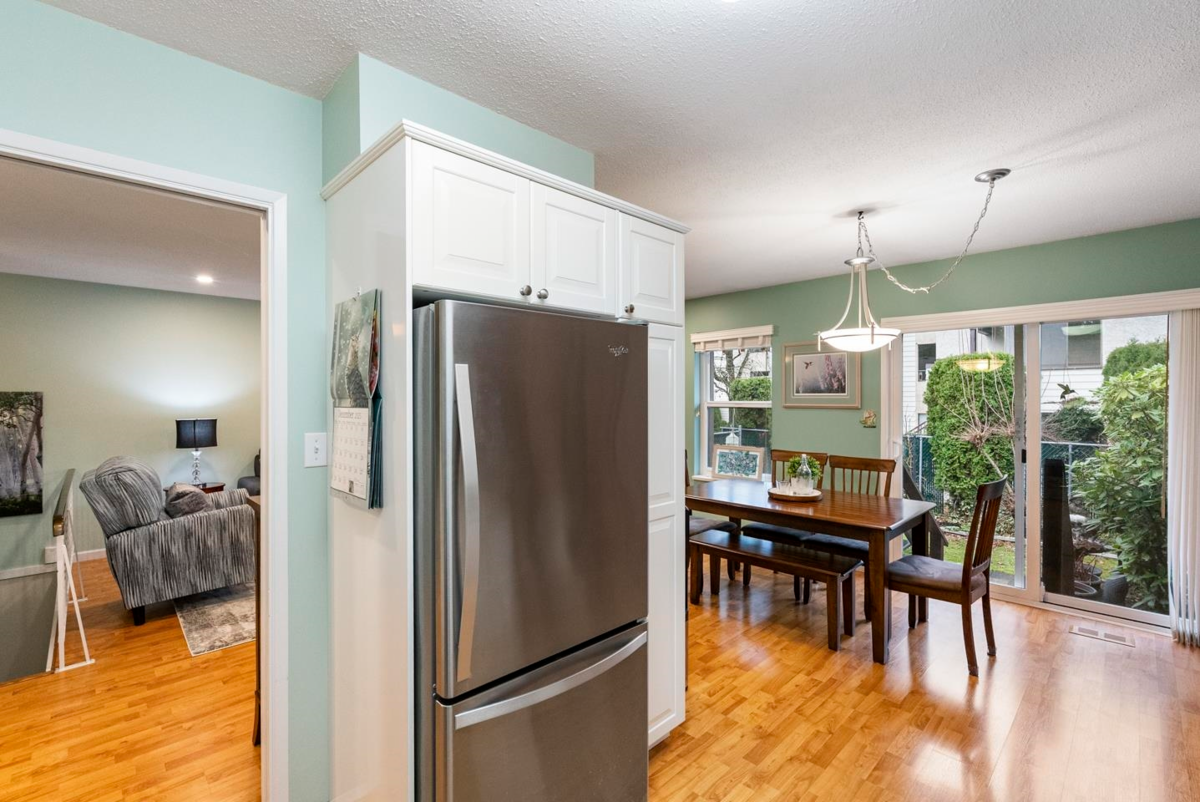 Primary Bathroom Photo of 4 32925 George Ferguson Way, Abbotsford, BC