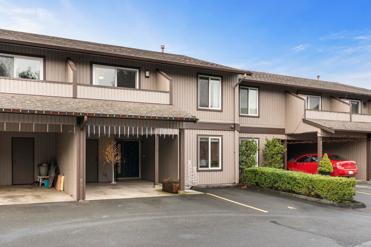 Swimming Pool Photo of 4 32925 George Ferguson Way, Abbotsford, BC