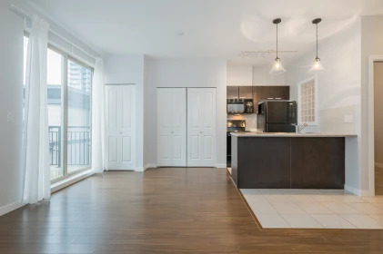 Kitchen Photo of 402 10455 University Drive, Surrey, BC