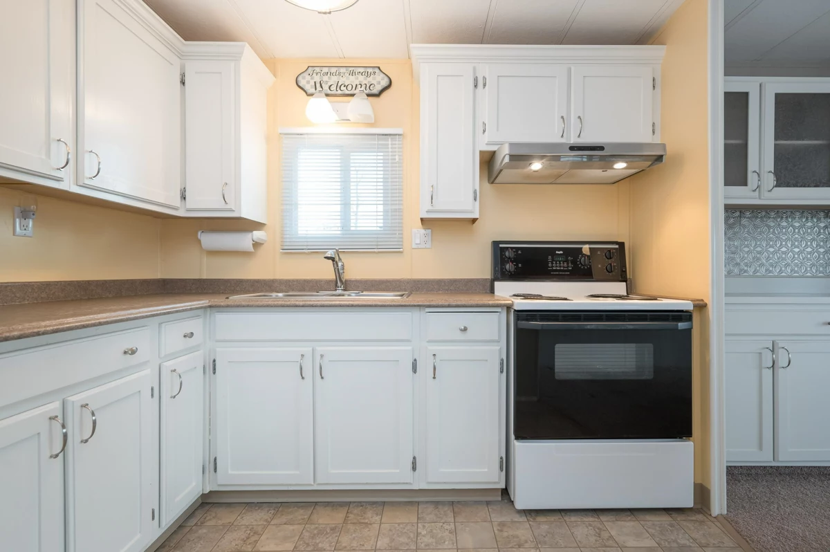 Basement Recreation Room Photo of 15851 Suffolk Road, Surrey, BC