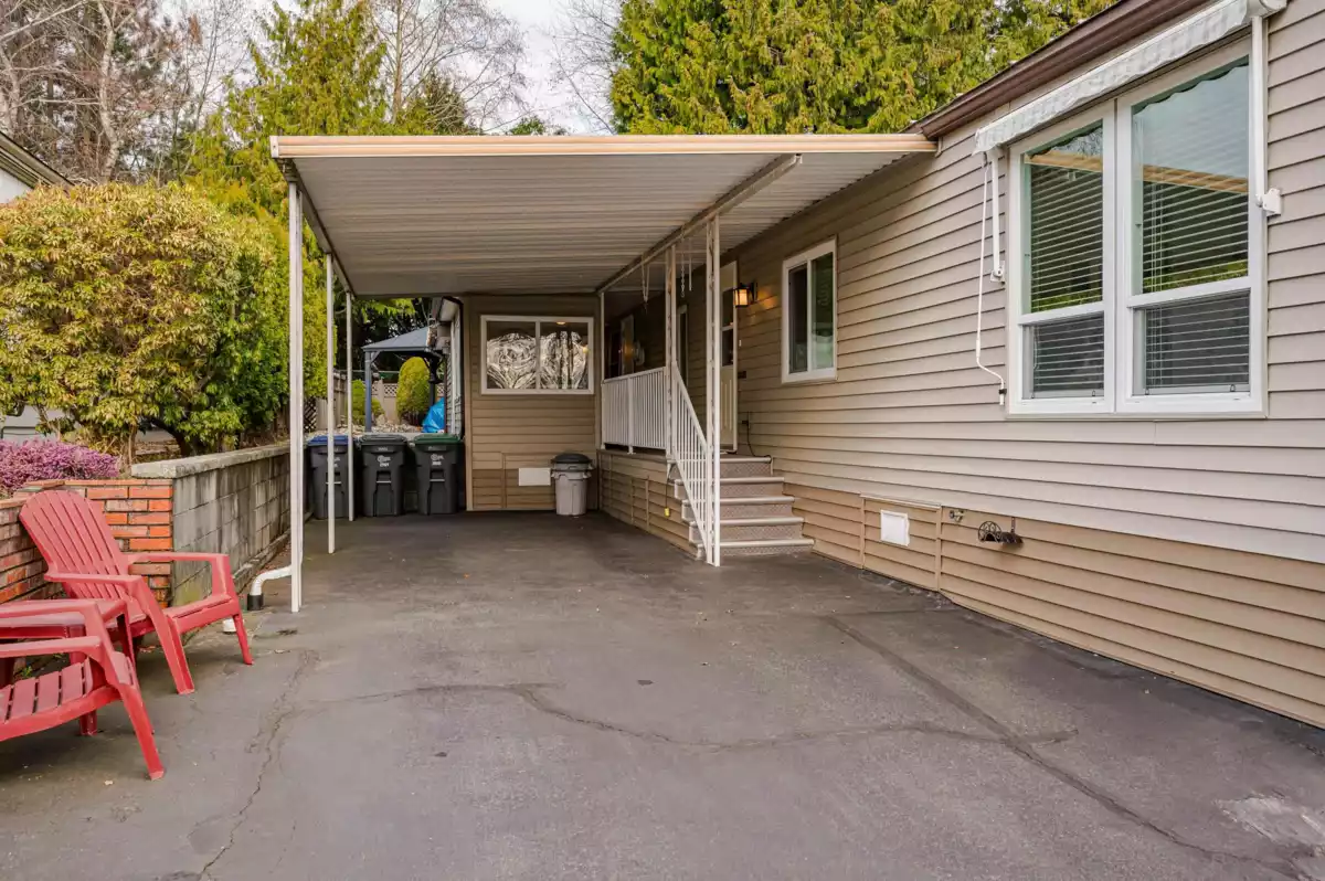 Family Room Photo of 15851 Suffolk Road, Surrey, BC