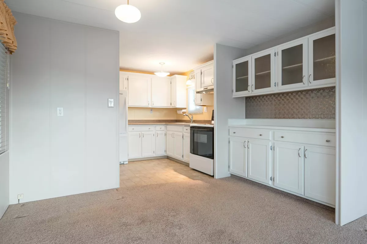 Guest Bathroom Photo of 15851 Suffolk Road, Surrey, BC