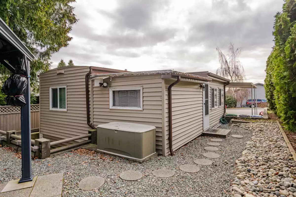 Hot Tub / Spa Photo of 15851 Suffolk Road, Surrey, BC