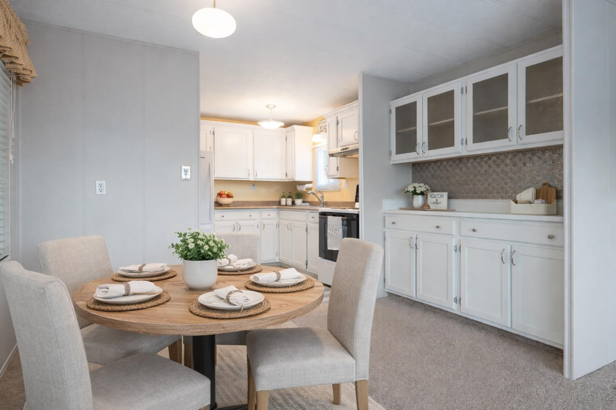 Kitchen Island Photo of 15851 Suffolk Road, Surrey, BC