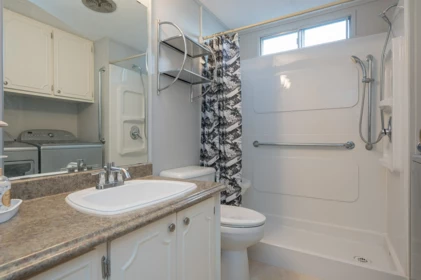 Hallway Photo of 15851 Suffolk Road, Surrey, BC