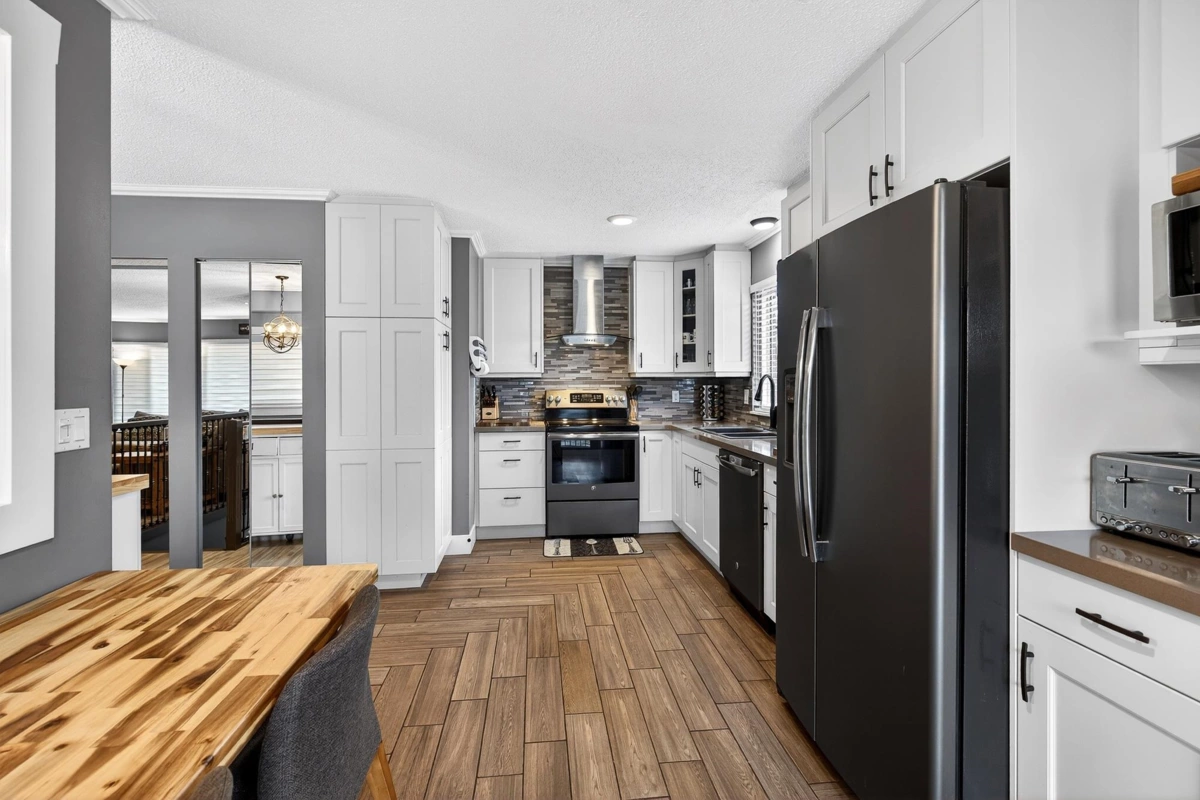 Kitchen Photo of 5879 184b Street, Surrey, BC