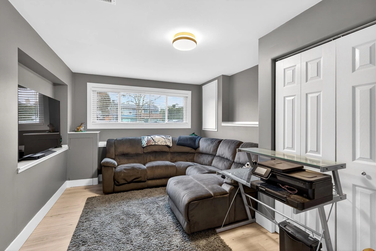 Mudroom Photo of 5879 184b Street, Surrey, BC