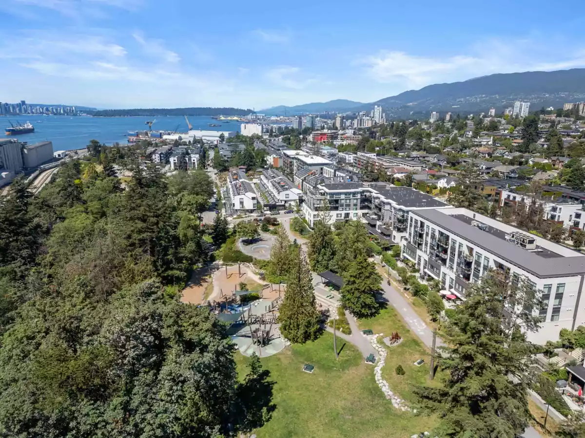 Front Yard Photo of 205 615 E 3rd Street, North Vancouver, BC